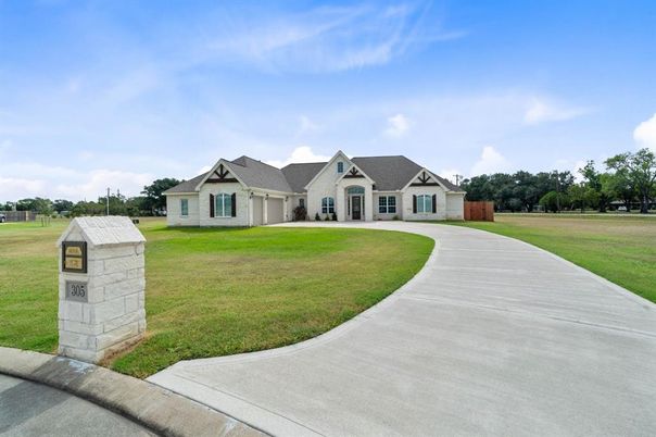 Backyard, Exterior, Facade, Ranch