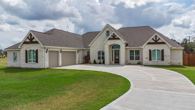 Attached, Exterior, Facade, Brick Traditional
