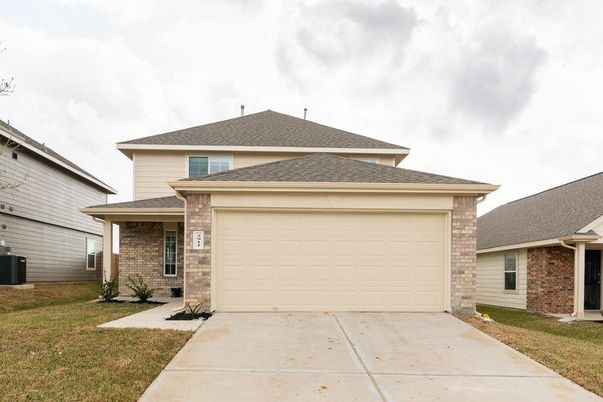 Attached, Exterior, Facade, Brick Facade, American Craftsman