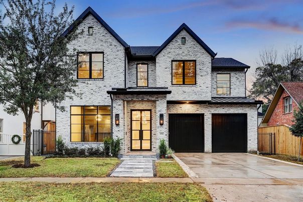 Attached, Exterior, Facade, Brick Traditional
