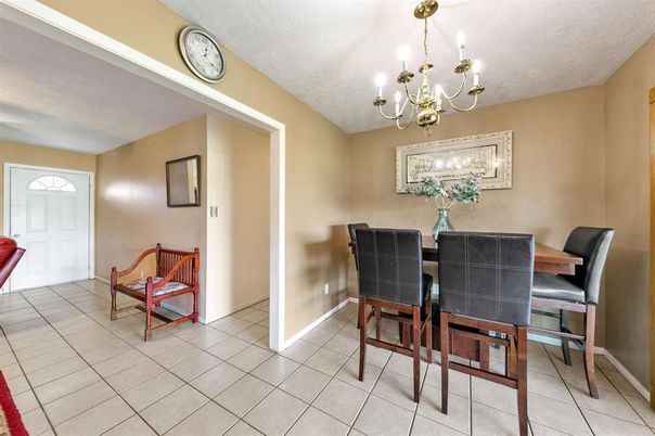 Chandelier, Dining room, Interior