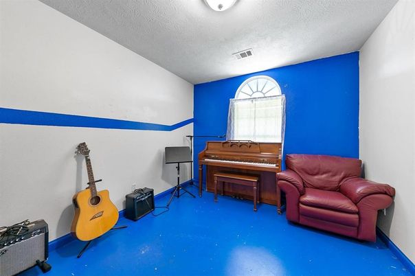 Interior, Piano