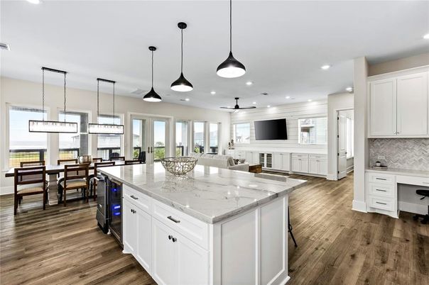 Dining room, Interior, Kitchen, Pendant Lights, Recessed Lighting, Wood Texture Flooring
