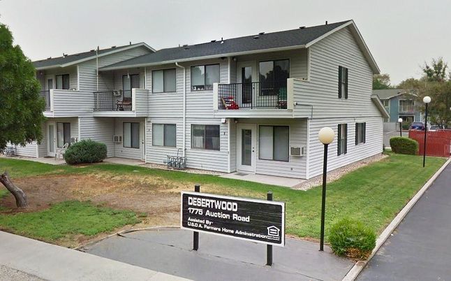 Exterior, Facade, Modern