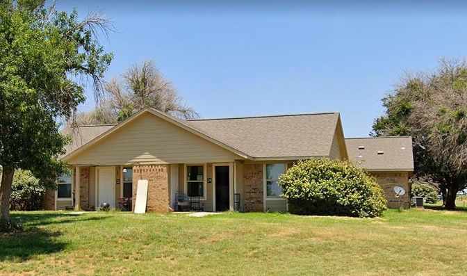 Backyard, Exterior, Facade, Brick Facade, Ranch