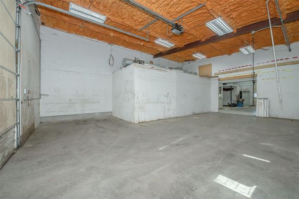 Garage, Interior, Wooden Beams