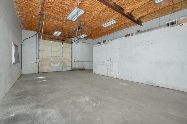 Garage, Interior, Wooden Beams