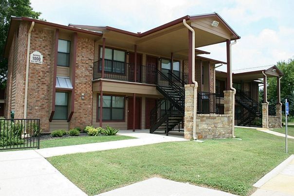 Backyard, Exterior, Facade, Brick Facade, Modern