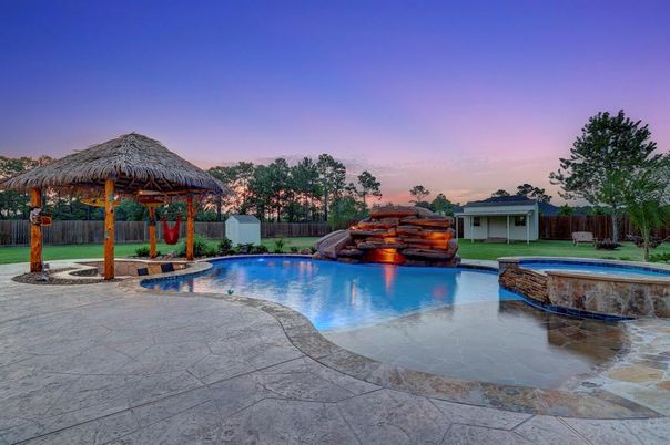 Exterior, Playground, Pool