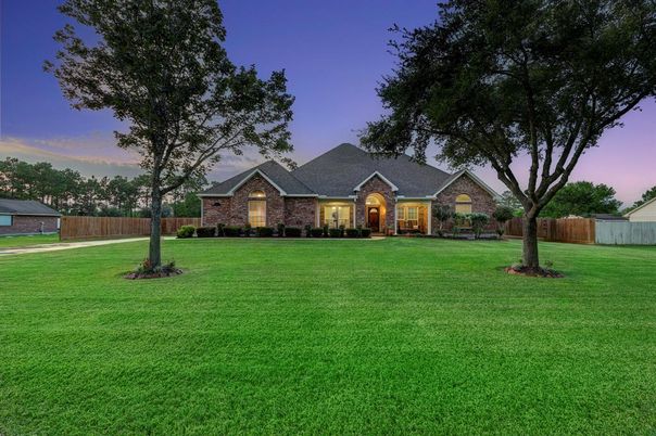 Backyard, Exterior, Facade, Brick Facade, Brick Traditional
