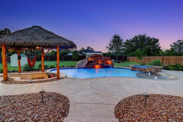 Exterior, Playground, Pool
