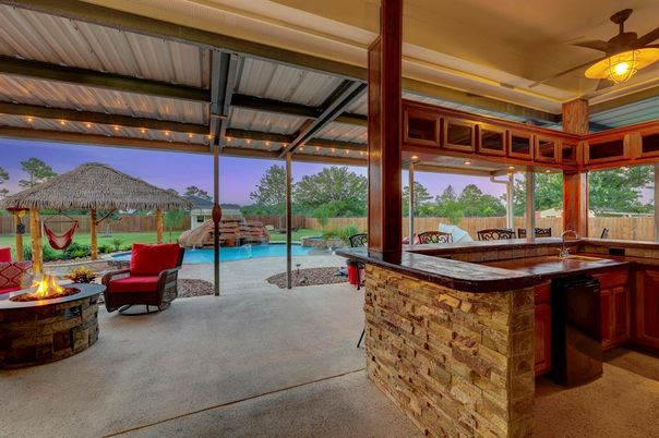 Exterior, Pool