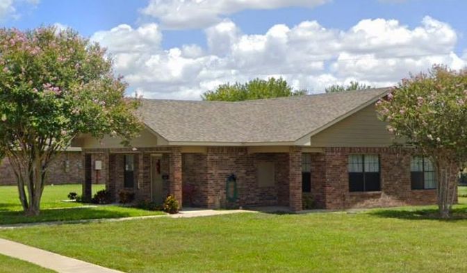 Backyard, Exterior, Facade, Brick Facade, Ranch