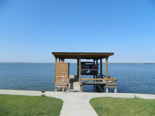 Exterior, Lake