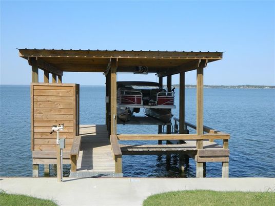 Exterior, Lake