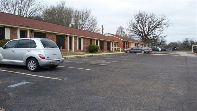 Exterior, Facade, Brick Facade, Cape Cod