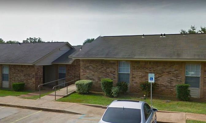 Exterior, Facade, Brick Facade, Ranch