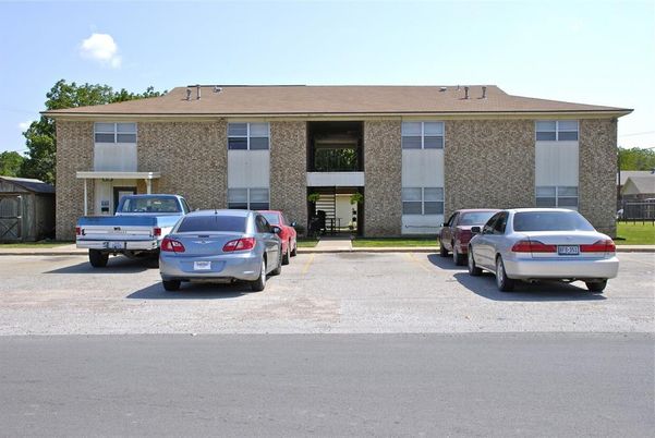 Exterior, Facade, Brick Facade, Ranch