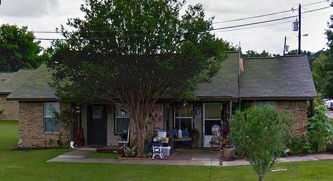 Backyard, Exterior, Facade, Brick Facade, Ranch