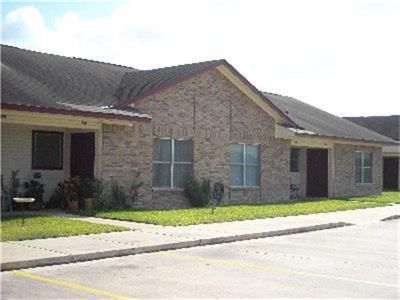 Exterior, Facade, Brick Facade, Ranch