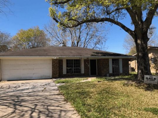 Attached, Exterior, Facade, Brick Facade, Ranch