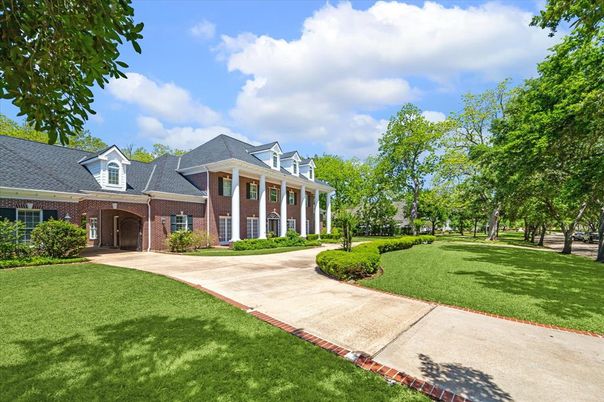 Backyard, Exterior, Facade, Brick Facade, French Provincial