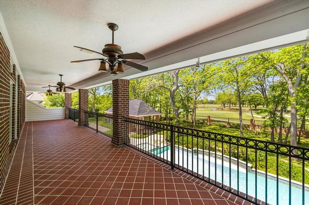 Exterior, Interior, Pool