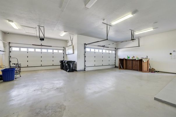 Garage, Interior