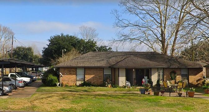 Exterior, Facade, Brick Facade, Ranch