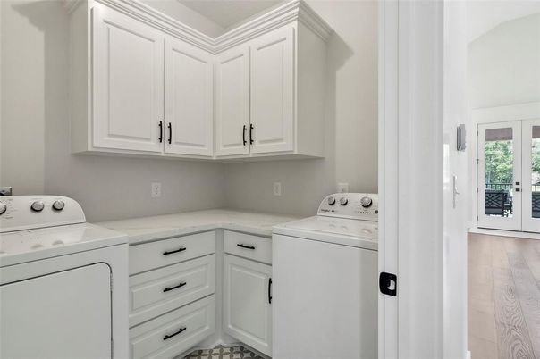 Interior, Washer, Wood Texture Flooring