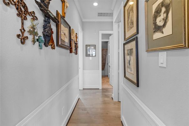 Interior, Recessed Lighting, Wood Texture Flooring