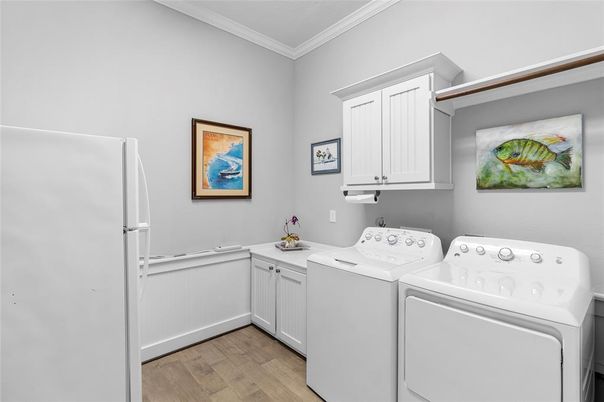 Interior, Washer, Wood Texture Flooring