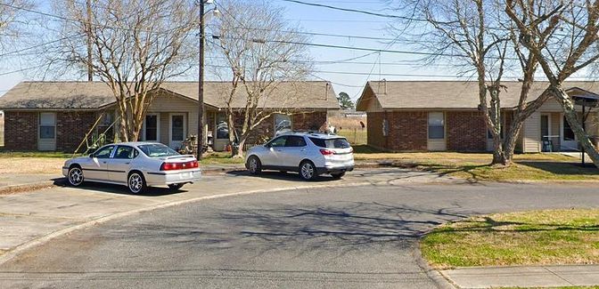 Exterior, Facade, Brick Facade, Cape Cod