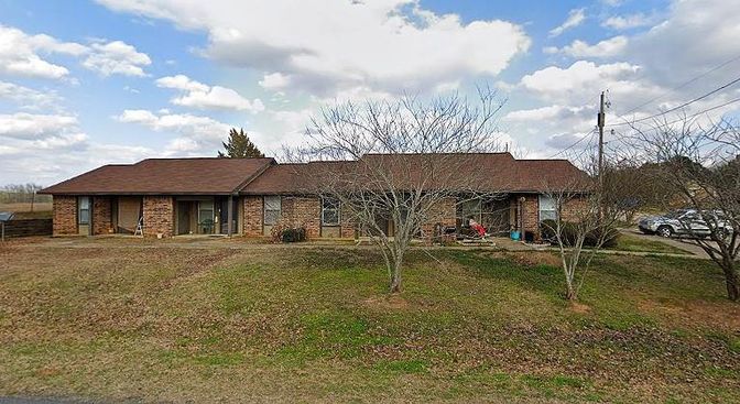 Backyard, Exterior, Facade, Brick Facade, Ranch