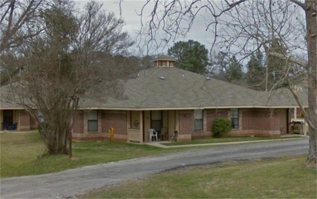 Backyard, Exterior, Facade, Brick Facade, Ranch