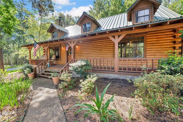 Exterior, Facade, Log Home
