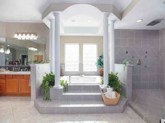 Bathroom, Dual Sink Vanities, Interior, Recessed Lighting