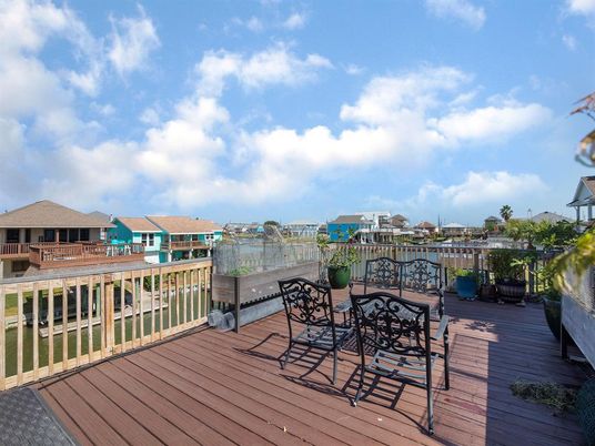 Exterior, Wood Texture Flooring