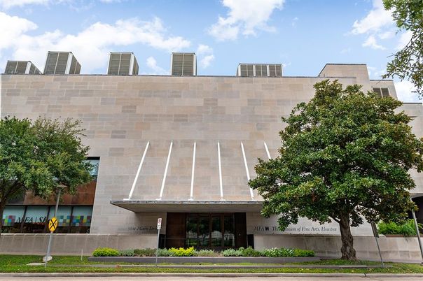 Exterior, Facade, Modern