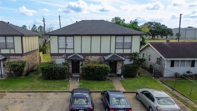Exterior, Facade, Tudor Revival