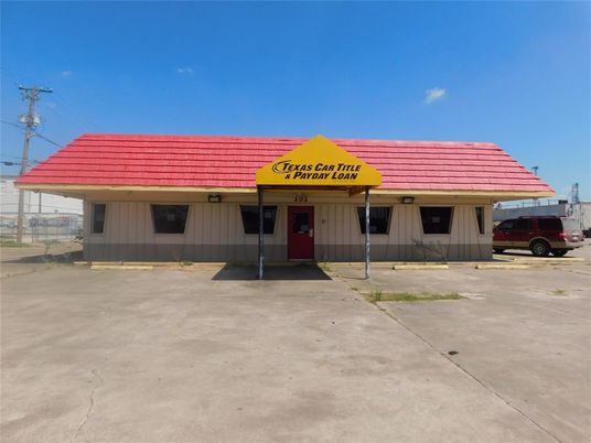 Exterior, Facade, None