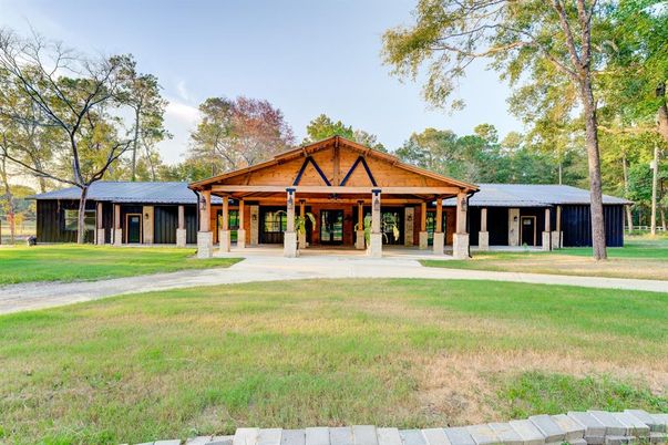 Backyard, Exterior, Facade, Ranch