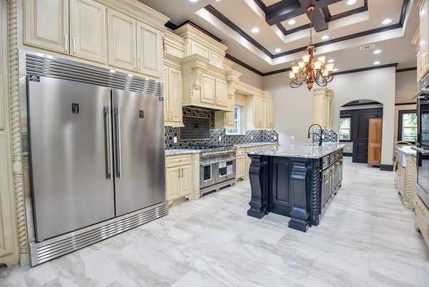 Chandelier, Interior, Kitchen, Recessed Lighting, Stainless Steel Appliances