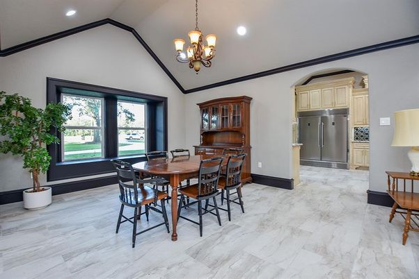 Chandelier, Dining room, Interior, Kitchen, Marble, Recessed Lighting, Stainless Steel Appliances
