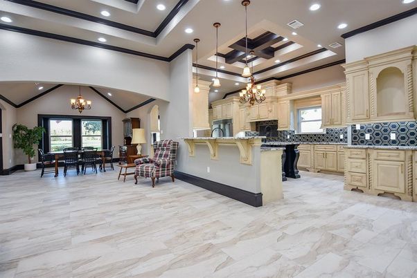 Chandelier, Dining room, Interior, Kitchen, Marble, Pendant Lights, Recessed Lighting, Stainless Steel Appliances
