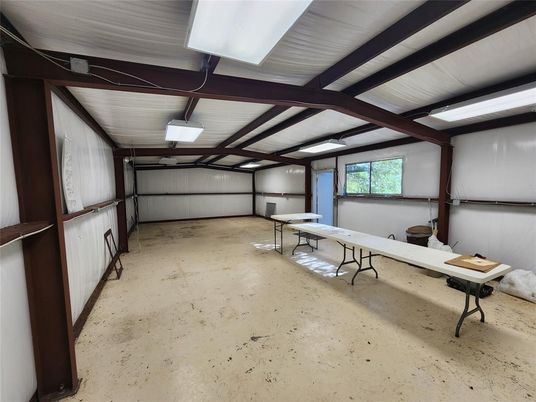 Garage, Interior, Wooden Beams