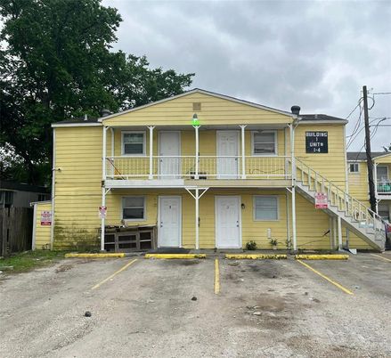 Exterior, Facade, Rowhouse