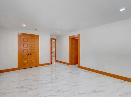 Empty room, Interior, Marble, Recessed Lighting