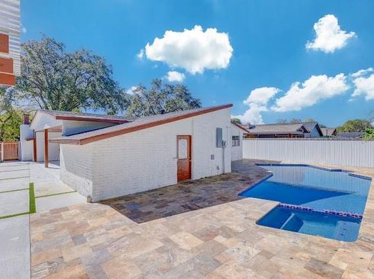 Exterior, Pool