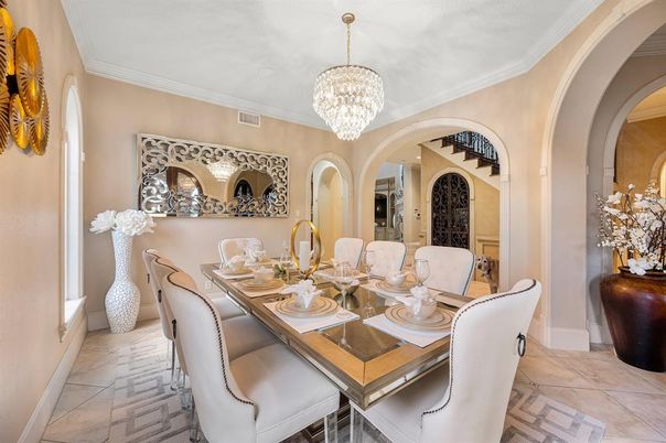 Chandelier, Dining room, Interior